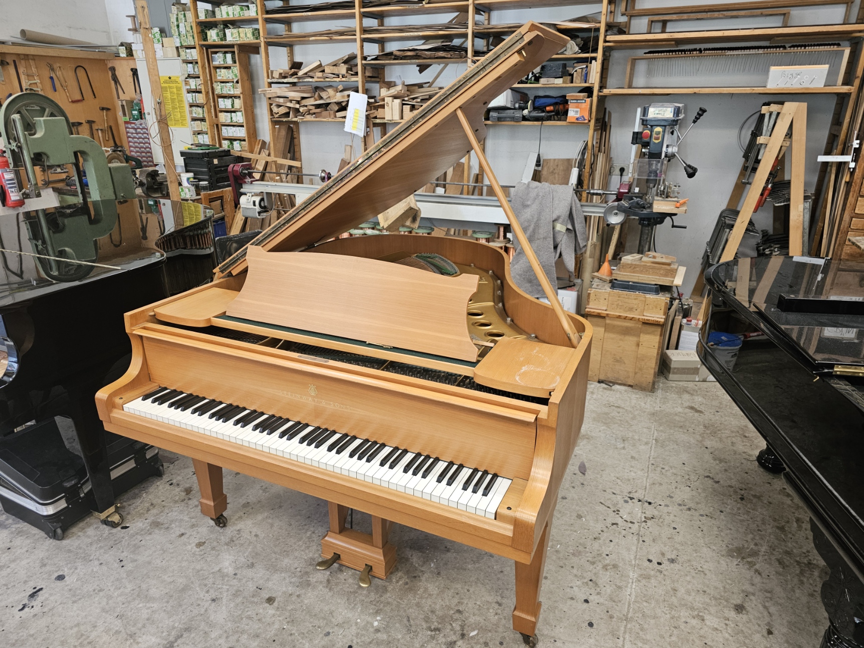 Steinway Flügel Modell M -170