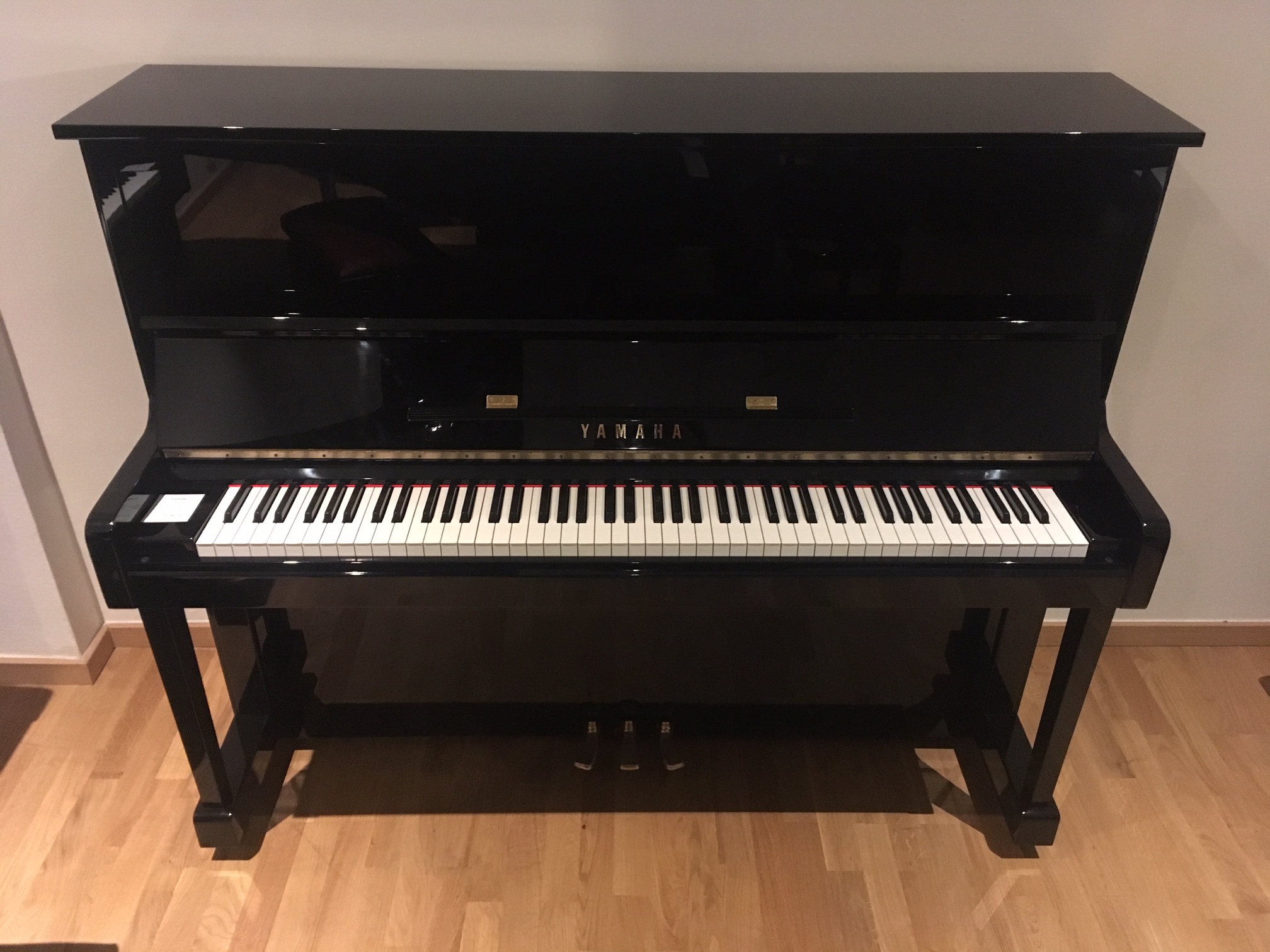 Yamaha Klavier Modell U1 in schwarz poliert
